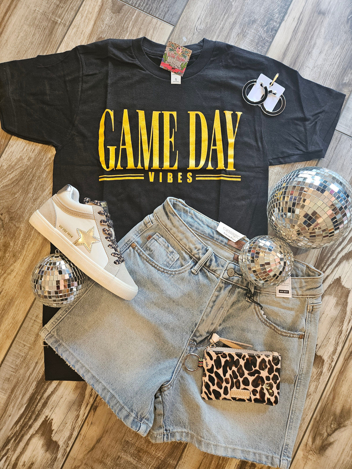 Wild Horse Boutique Graphic tshirt The Game Day Vibes Tee